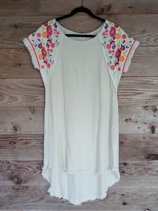 Umgee Tops - Umgee Size Small Cream Tunic with Colorful Embroidered Sleeves